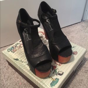 Jeffrey Campbell Foxy Platform Heel in Black